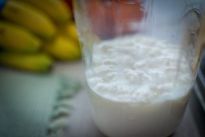 Kefir has a slightly acidic taste and contains beneficial bacteria, yeast and other microorganisms.